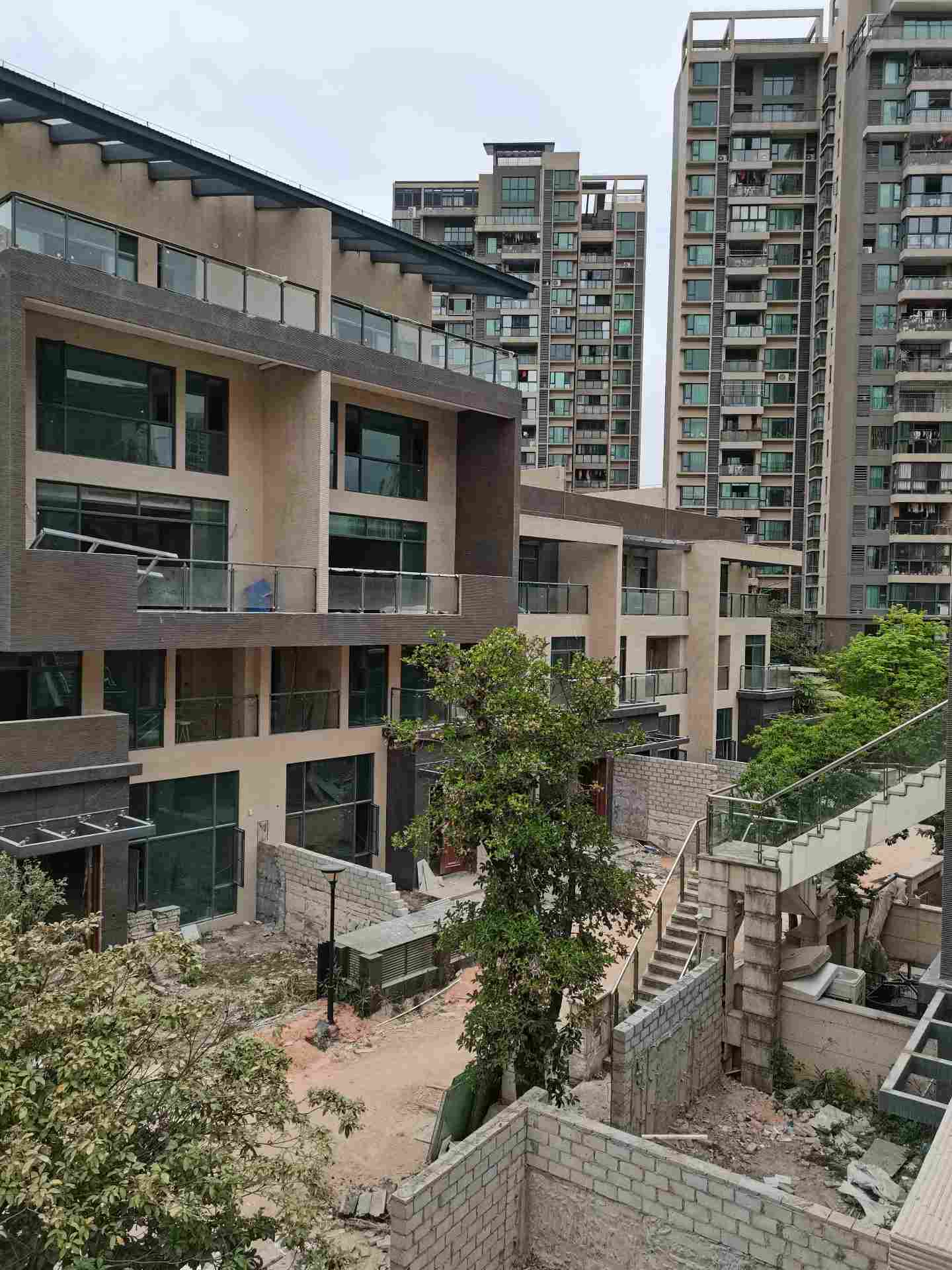 热烈祝贺ABA澳霸硅藻泥·艺术涂料 中标珠海御景龙湖别墅精装项目(图1)